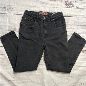 Zanadi Black Relaxed Jeans with Modern Style
